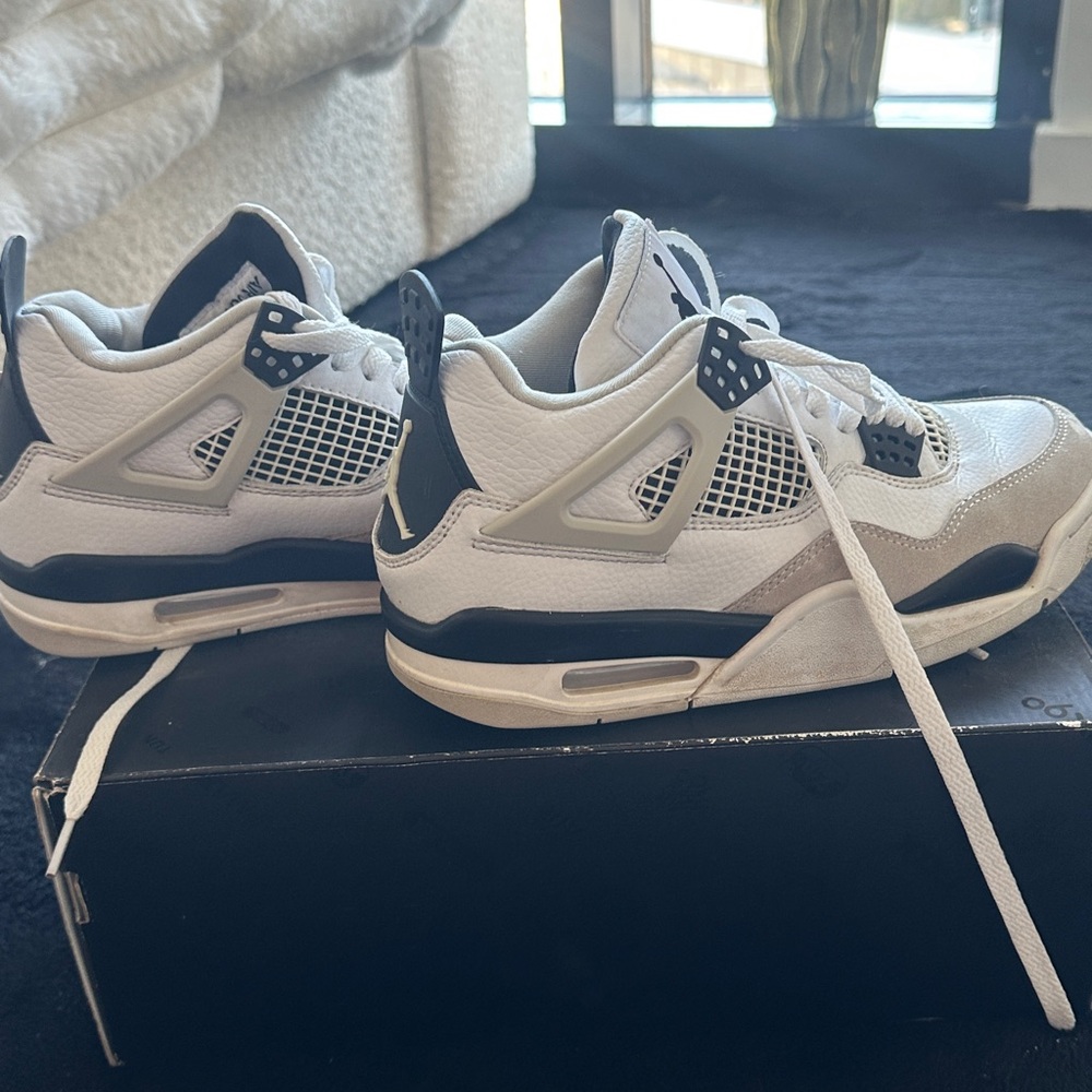 Air Jordan 4 Retro Military Black Women Sz 9/ Men’s 7
